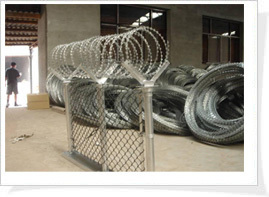 hr-01機(jī)場(chǎng)防護(hù)網(wǎng),hr機(jī)場(chǎng)隔離柵,hr優(yōu)質(zhì)機(jī)場(chǎng)圍欄網(wǎng),購(gòu)優(yōu)質(zhì)隔離柵到安平海銳 - 安平縣海銳金屬絲網(wǎng)制品廠 -產(chǎn)品資訊